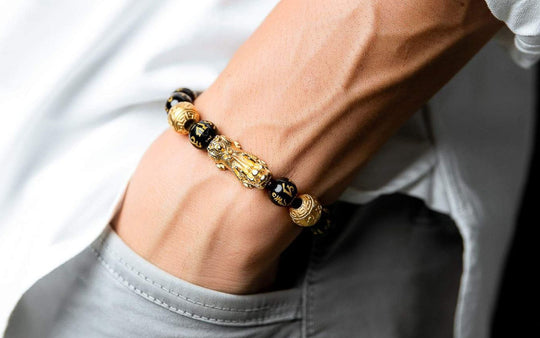 Wie man ein Armband mit doppeltem Pixiu trägt