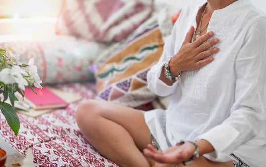 Chakra Meditation: Wie man meditiert, um die Chakren zu öffnen