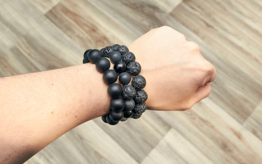 Wie man ein Lavastein Armband für Aromatherapien verwendet