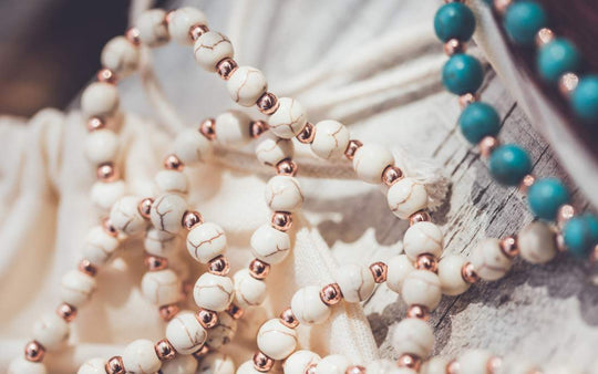 Die Bedeutung von spirituellen Mala Perlen nach Farbe