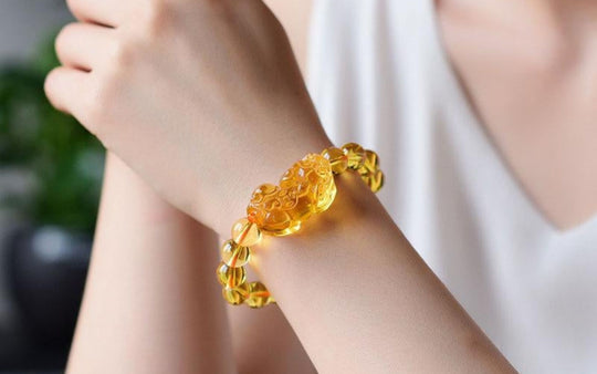 Wie man ein Feng Shui Armband mit Citrin trägt