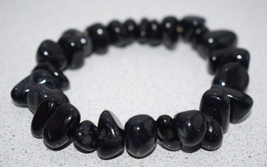 Schwarzes Turmalin Armband: Bedeutung, Vorteile und Heileigenschaften