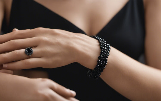 Schwarzes Turmalin Armband: Welche Hand für Schutz & Erdung?
