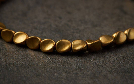 Wie man ein Kupferarmband reinigt: 3 DIY Methoden (Ultimative Anleitung)