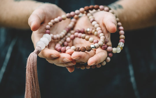 Wie Du ein Buddhistisches Armband in Deiner täglichen Gebetsroutine verwendest