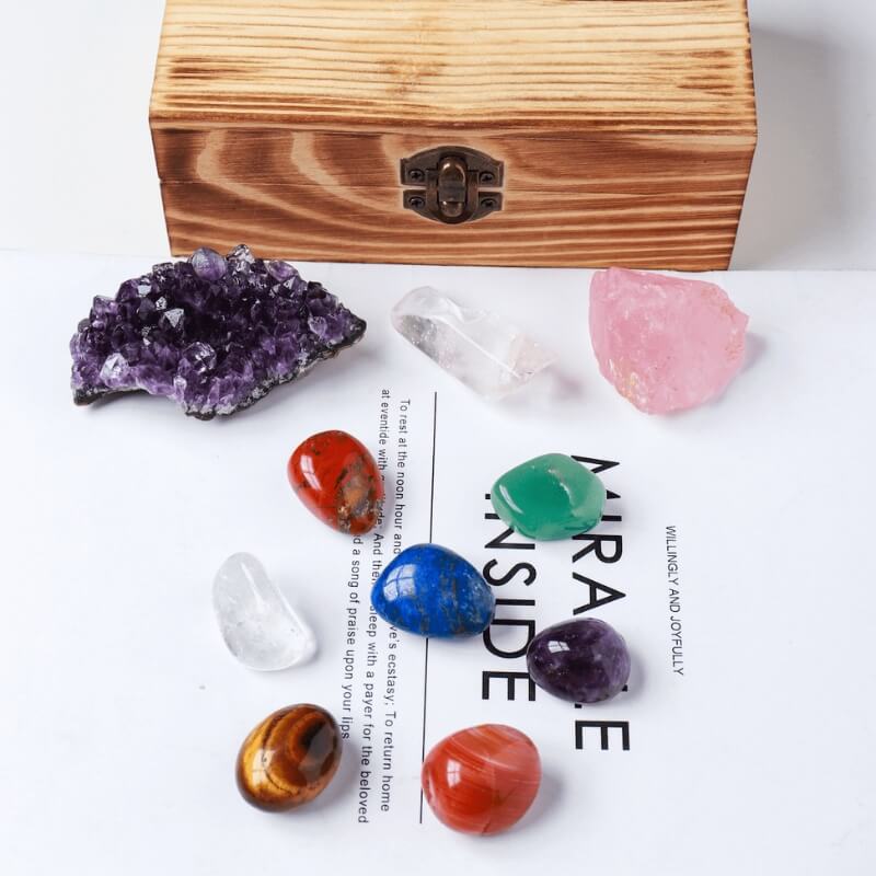 Kristall Box - Set aus 7 Chakra Steinen & anderen Geschenken aus Kristall –  TaoTempel